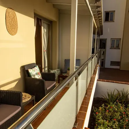 Coastal With Terrace And Pool Апартаменты