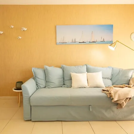Coastal With Terrace And Pool Appartement